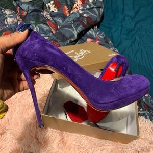 Gorgeous Christian Louboutin Neofilo pumps